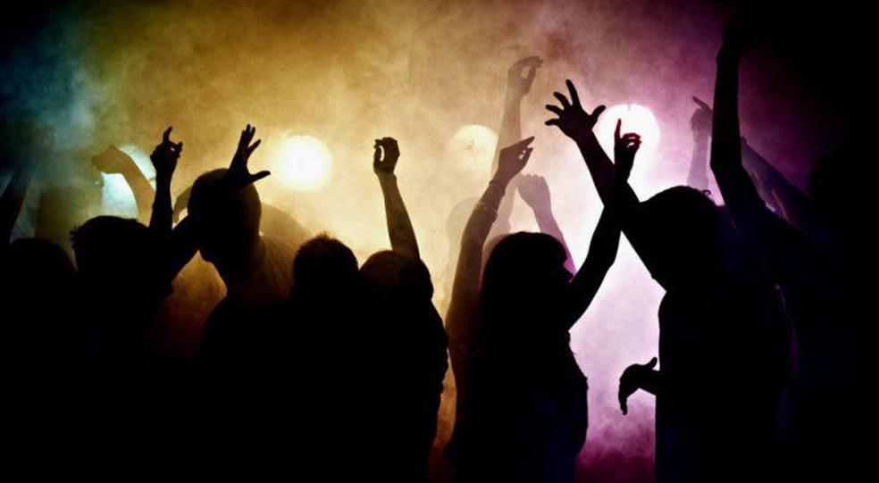 FIESTA CLANDESTINA