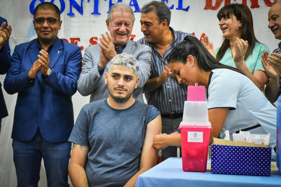 VACUNA DENGUE
