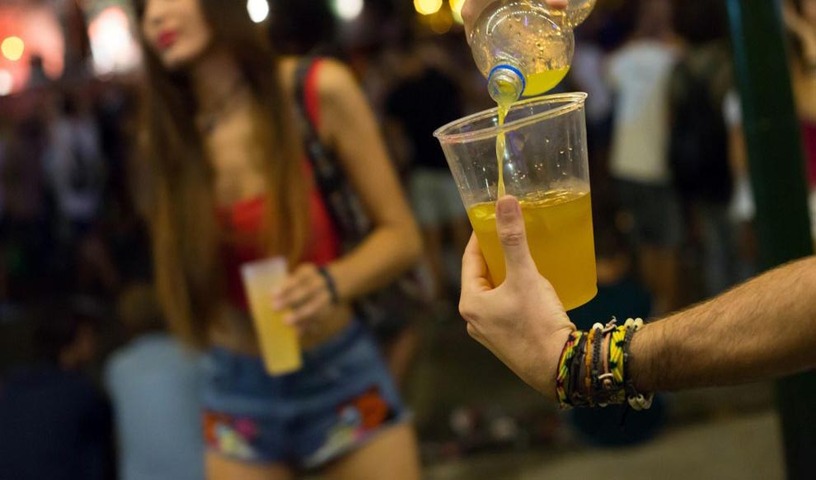 FIESTA CLANDESTINA
