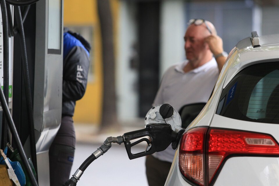 COMBUSTIBLE